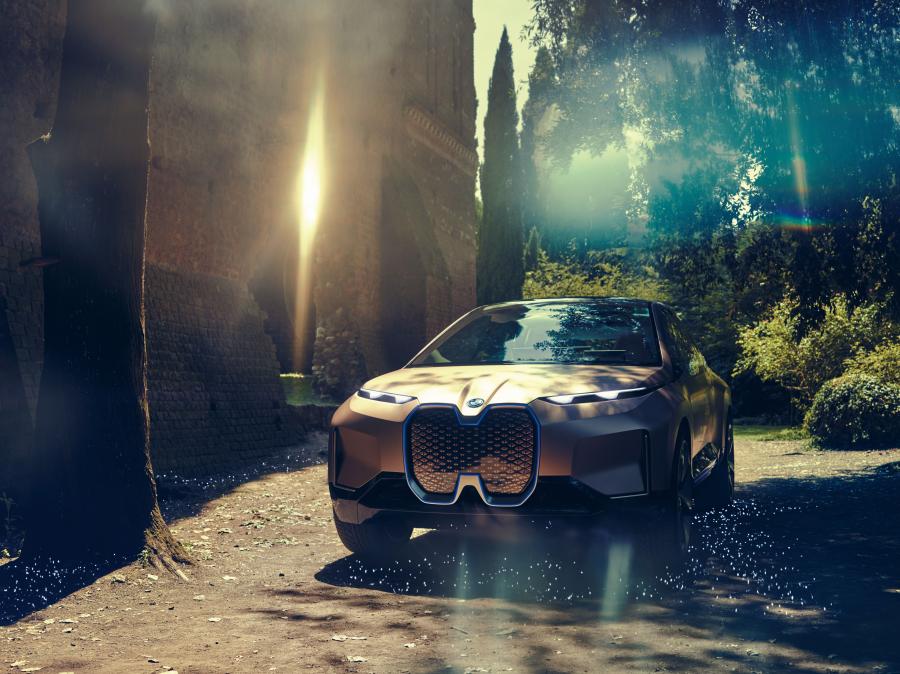  BMW Vision iNEXT 2018 года  (фото 7 из 128)